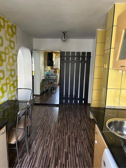 Apartament cu 4 camere semidecomandat în Drumul Taberei