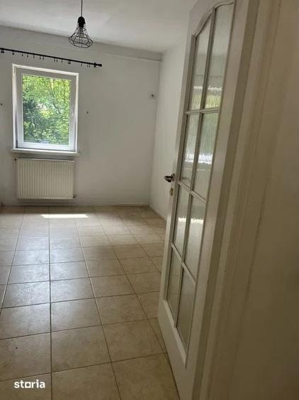 Apartament cu 3 camere decomandat în Astra