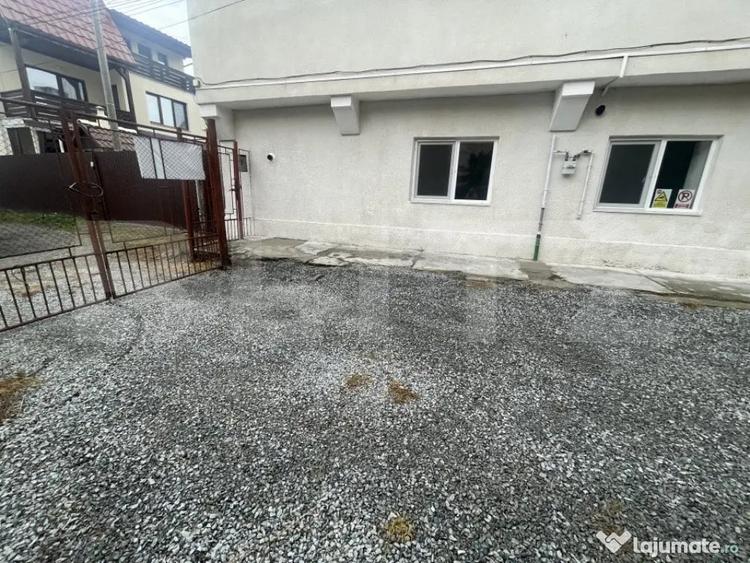 Apartament cu 4 camere semidecomandat în Central