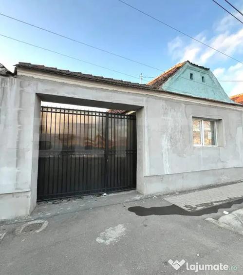 Casă cu 3 camere cu Canalizare în Feldioara