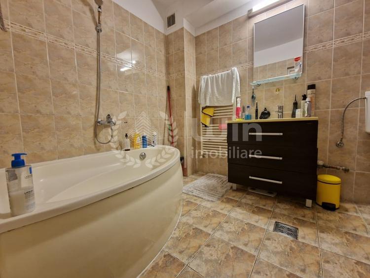 Apartament cu 3 camere semidecomandat, mobilat în Bună Ziua