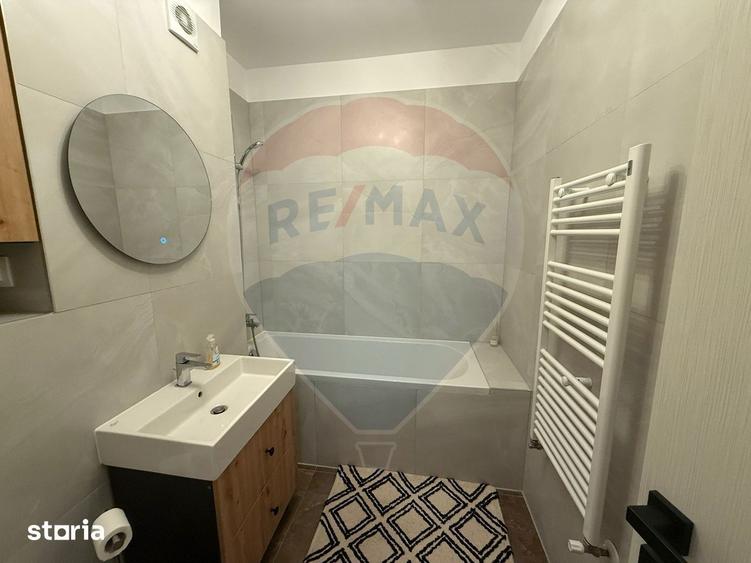 Apartament cu 3 camere decomandat în Tractorul