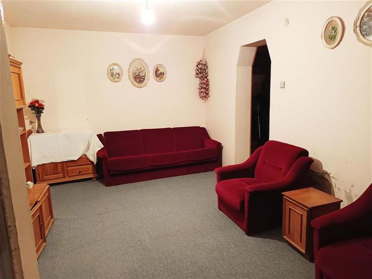 Apartament cu 3 camere semidecomandat, mobilat în Nord