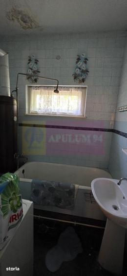 Casă cu 3 camere cu Canalizare în Central