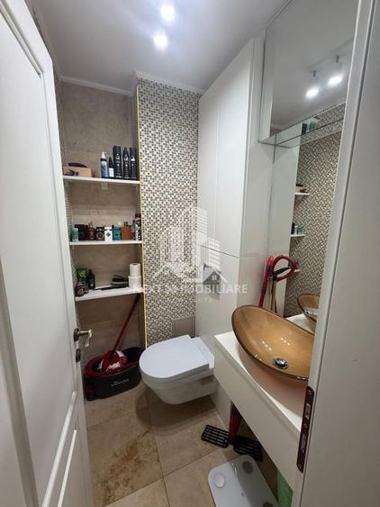 Apartament cu 4 camere decomandat, mobilat în Central