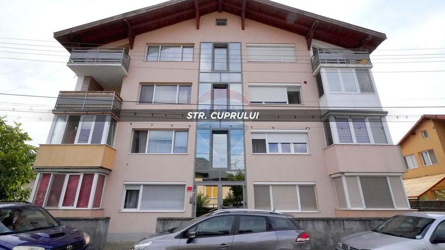 Apartament cu 3 camere decomandat în Central