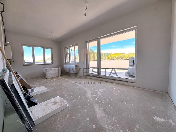 Apartament cu 3 camere semidecomandat în Florești