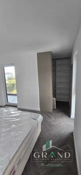 Apartament cu 3 camere semidecomandat, mobilat în Sopor