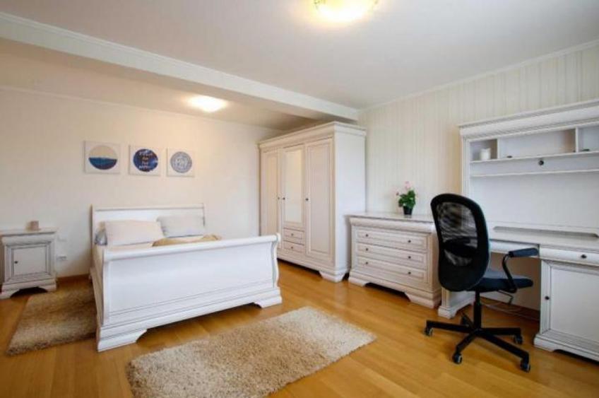 Casă cu 5 camere cu Teren 950 Mp în Snagov