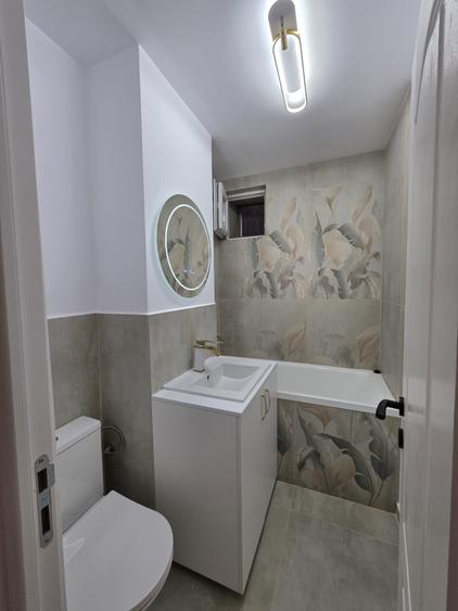 Apartament cu 3 camere semidecomandat în Bucur Obor