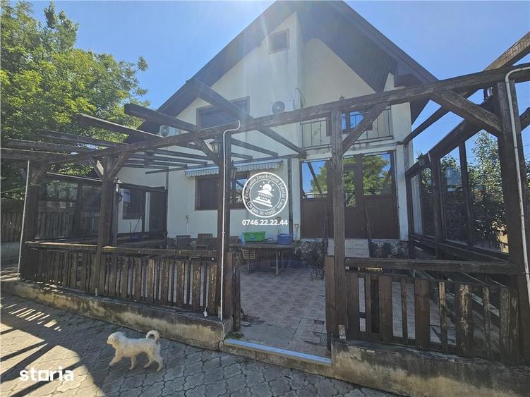 Casă cu 5 camere cu Teren 696 Mp în Aroneanu