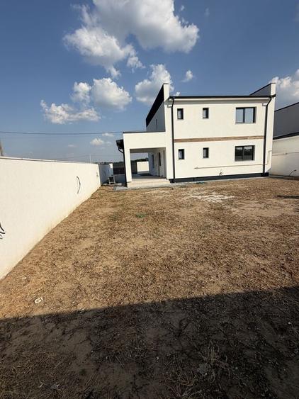 Casă cu 4 camere în Exterior Vest