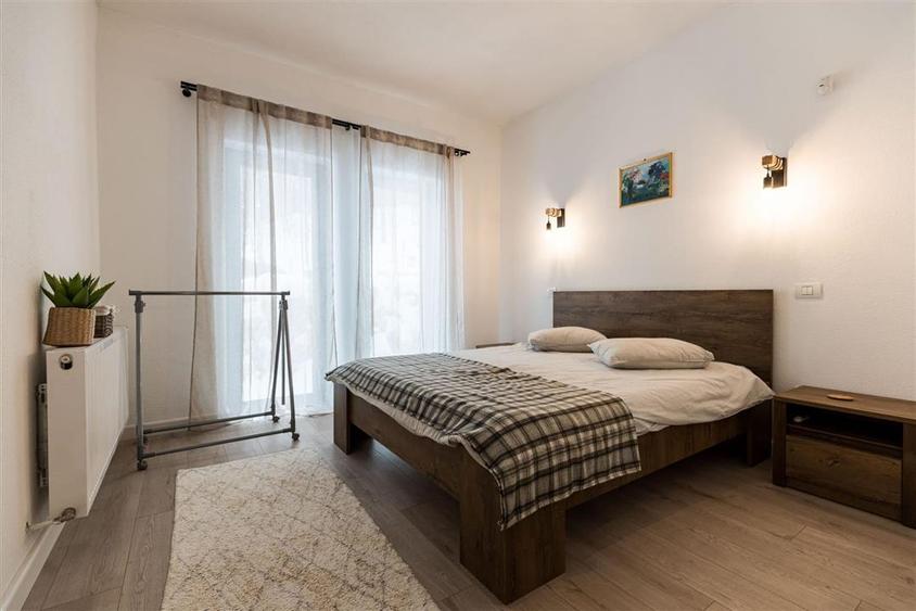 Casă individuală cu 6 camere cu Piscina în Periferie