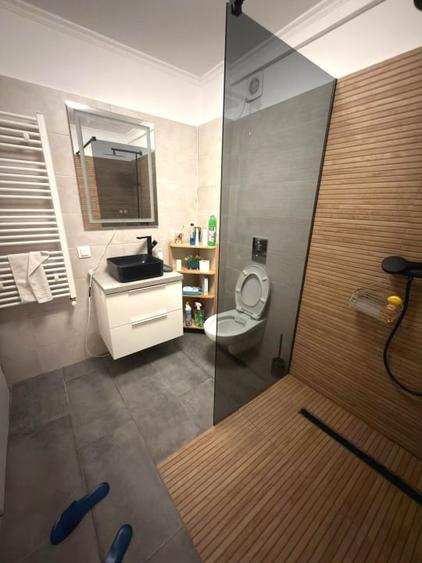 Apartament cu 3 camere decomandat, mobilat în Central