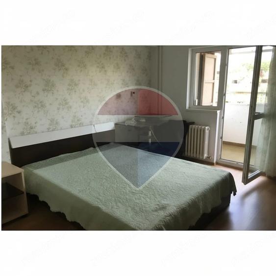 Apartament cu 3 camere decomandat în Independenței