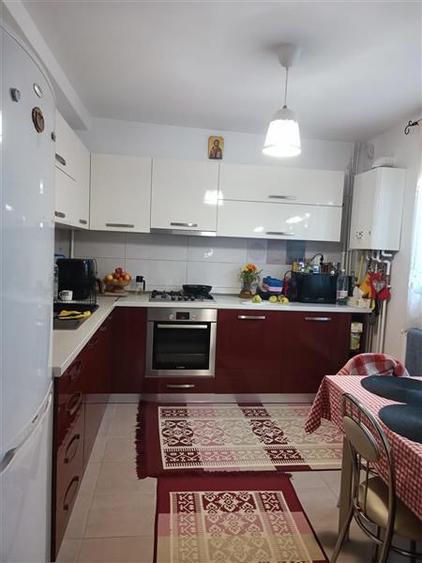 Casă individuală cu 5 camere cu Teren 252 Mp în Central