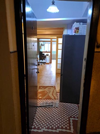 Inchiriez, pe termen lung, apartament cu 2 camere; zona ultracentrala - 6