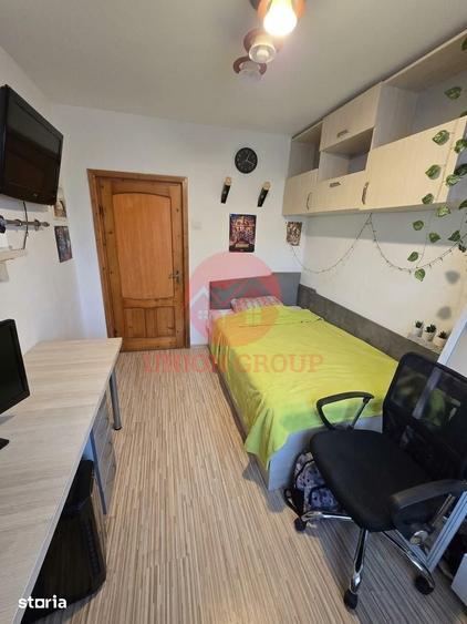 Apartament cu 3 camere semidecomandat în Inel II