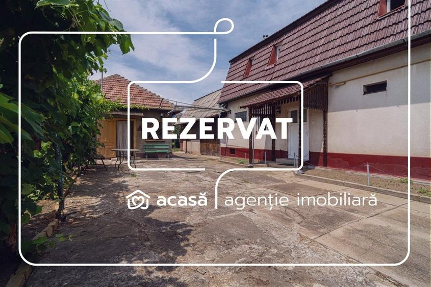 Casă individuală cu 5 camere cu Canalizare în Pârneava