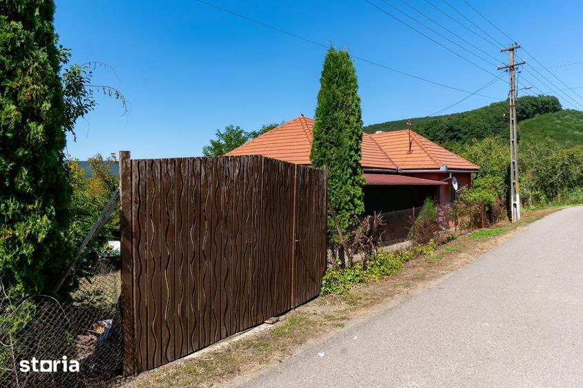Casă cu 3 camere cu Teren 1019 Mp în Brănișca