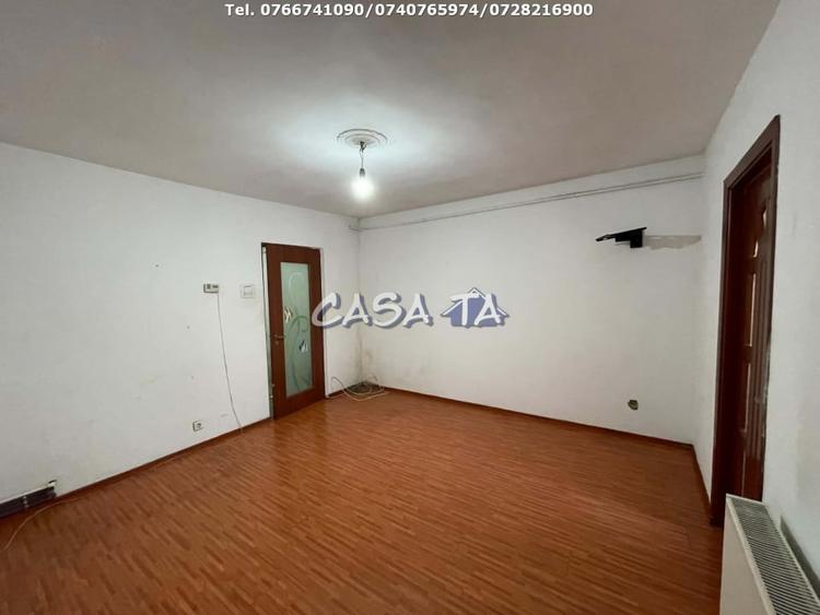 Garsonieră decomandată în Central