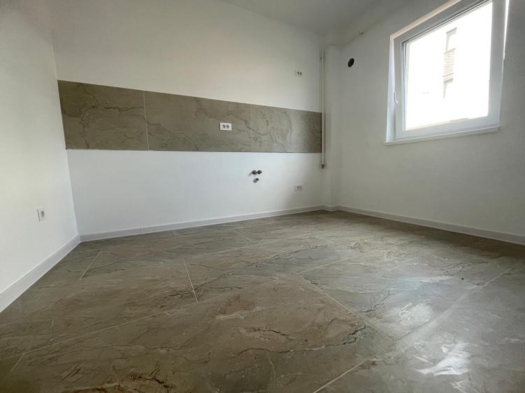 Apartament cu 3 camere decomandat în Păcurari