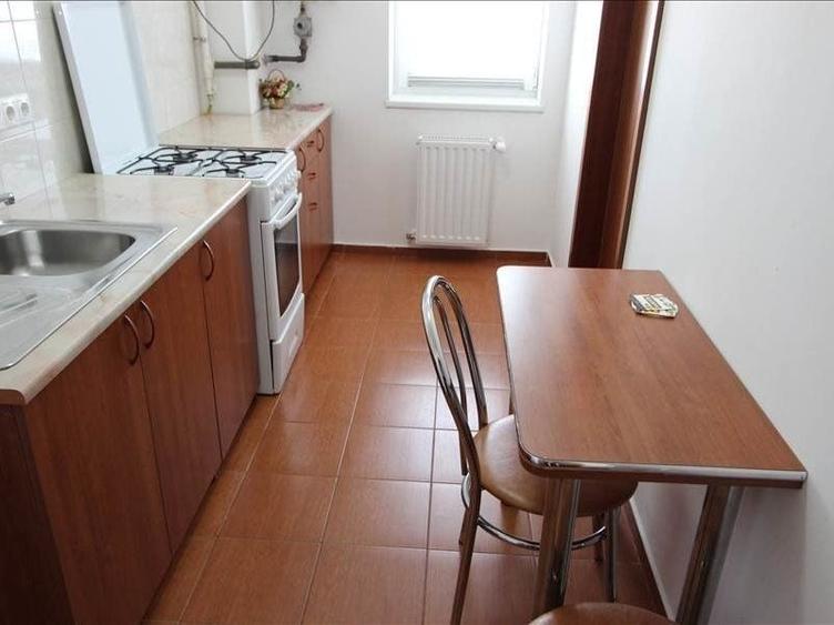Apartament cu 2 camere decomandat, mobilat în Aradului