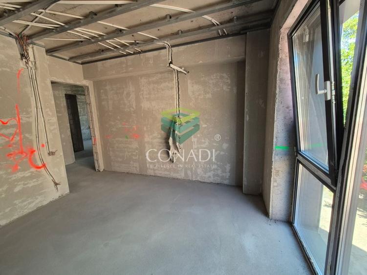 Apartament cu 3 camere decomandat în P-ța Victoriei