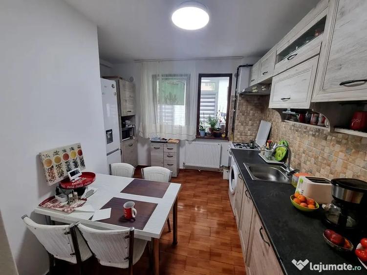 Apartament cu 3 camere semidecomandat în Peninsula