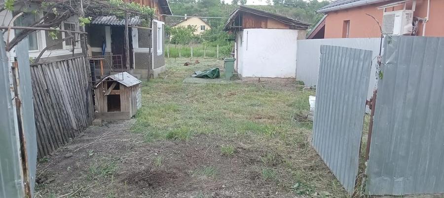 Casă cu 3 camere cu Teren 1600 Mp în Gara Veche