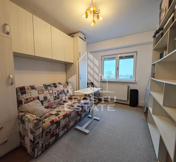 Apartament cu 3 camere decomandat în Aradului