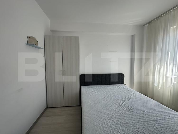 Apartament cu 3 camere decomandat, mobilat în Tractorul