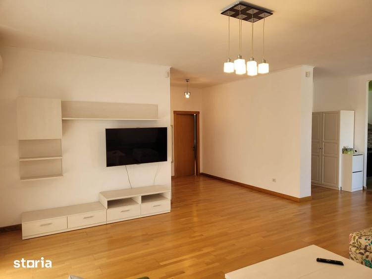 Apartament cu 3 camere, mobilat în Badea Cârțan