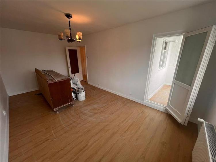 Apartament cu 3 camere decomandat în Dristor