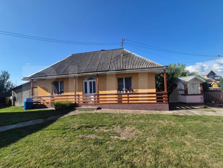 Casă cu 2 camere cu Teren 5600 Mp în Central