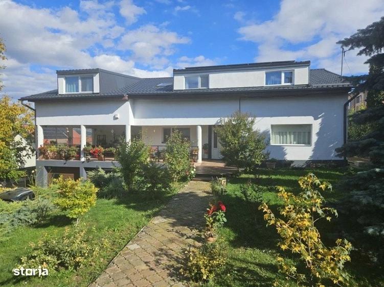 Casă cu 4 camere cu Teren 1400 Mp în Central