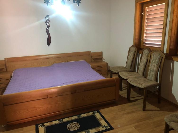 Casă cu 10 camere cu Teren 636 Mp în Nord