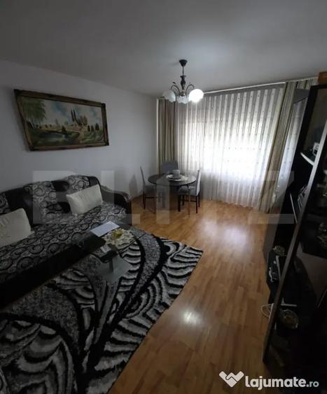 Apartament cu 4 camere decomandat în Calea Moldovei