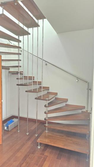 Apartament cu 5 camere decomandat în Primăverii