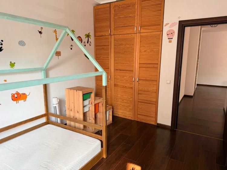 Apartament cu 3 camere decomandat în Metalurgiei