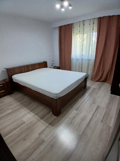Apartament cu 3 camere decomandat, mobilat în Bistrița Lac