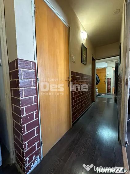 Apartament cu 3 camere decomandat, mobilat în Vitan