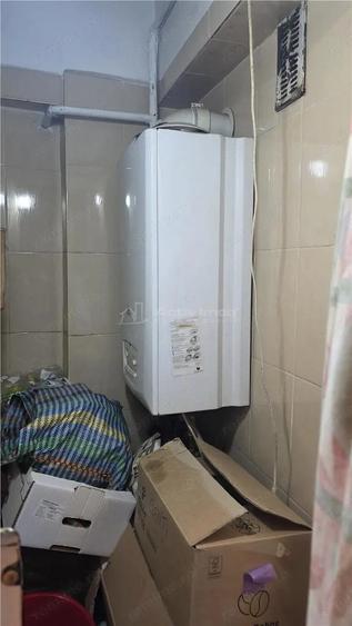 Apartament cu 4 camere decomandat în Calea București