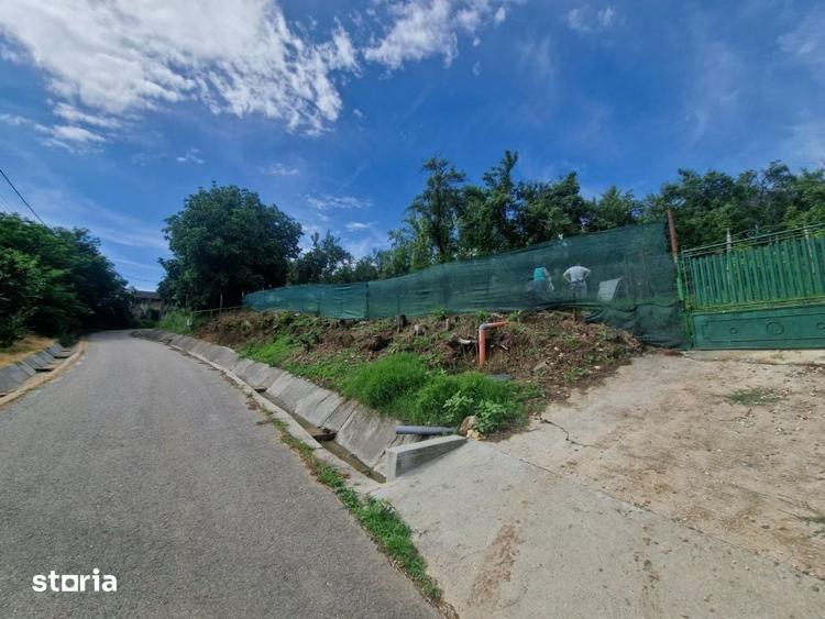 Teren de 1400 mp, în Albota