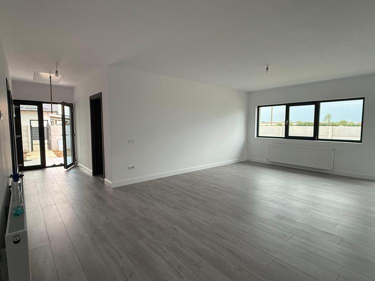 Casă cu 5 camere cu Teren 500 Mp în Ciorogârla