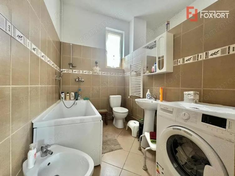 Casă cu 9 camere cu Teren 578 Mp în Ghiroda