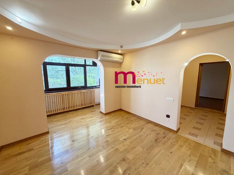 Apartament cu 3 camere semidecomandat în Vest