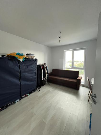 Apartament cu 3 camere semidecomandat în Baicului