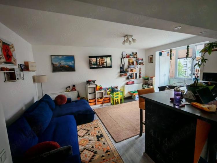 Apartament cu 3 camere decomandat în Astra