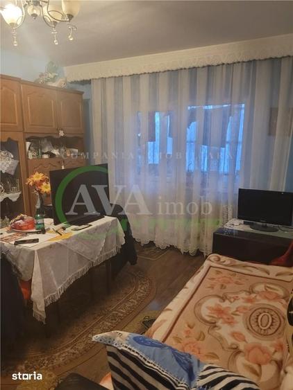 Apartament cu 3 camere semidecomandat în Central